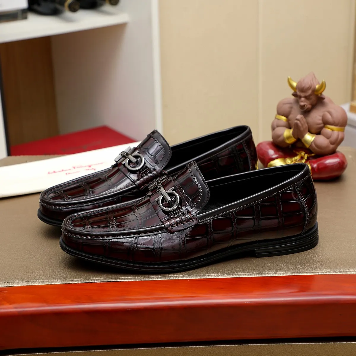 Men's shoes 250 🕷🕷🐂【Ferragamo】Ferragamo Popular fashionable casual shoes🇨🇳Official website counter 1:1 production, original mold opening💯Good quality can be seen, imported high-end first-layer pebbled calfskin, water-dyed🐂leather lining🌿very clear texture, high-quality waterproof, non-slip and wear-resistant outsole🎋high quality and low price, truly handmade🍓, color optional! Code number 38-44 (45. To be customized)